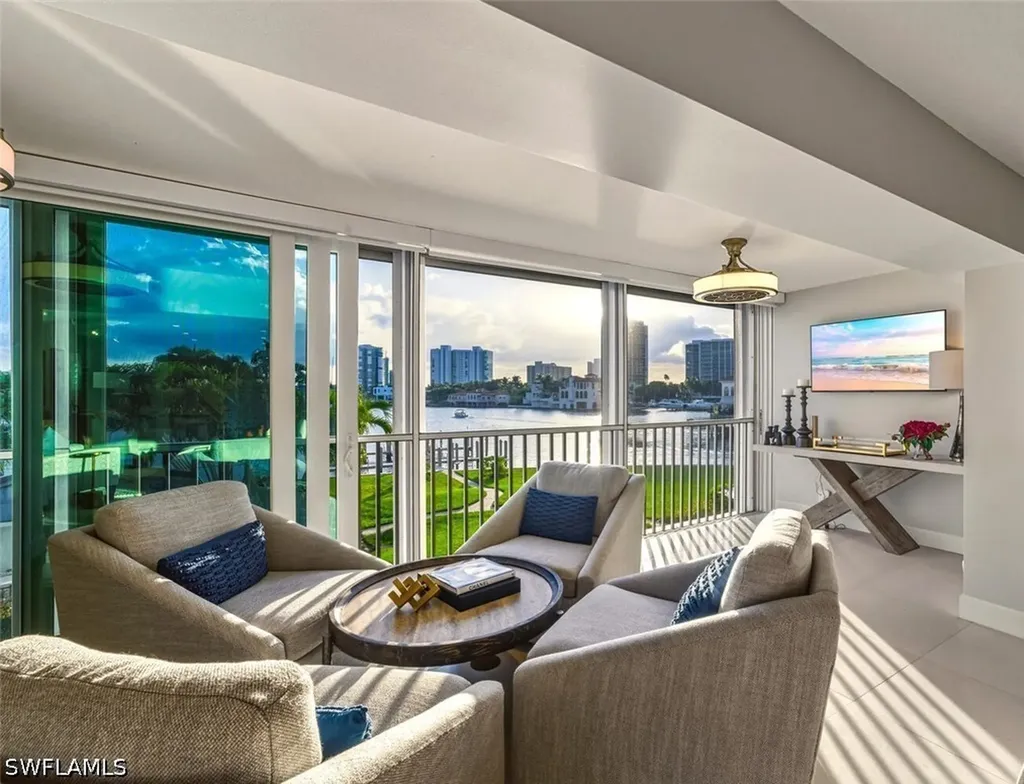 250 W Park Shore Drive Naples FL 34103