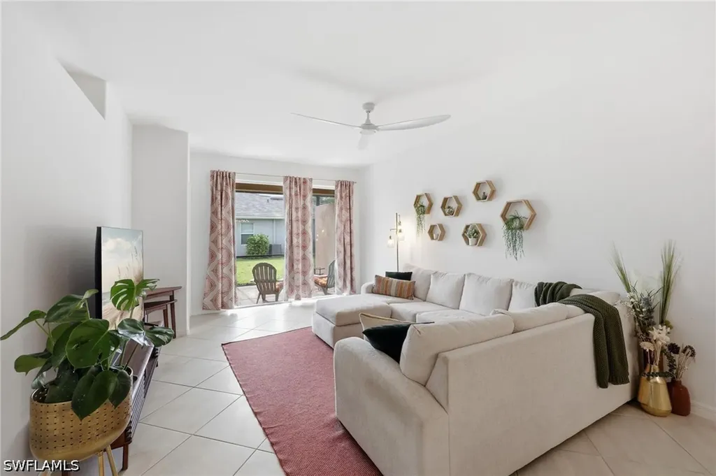 2584 Vine Avenue Naples FL 34120