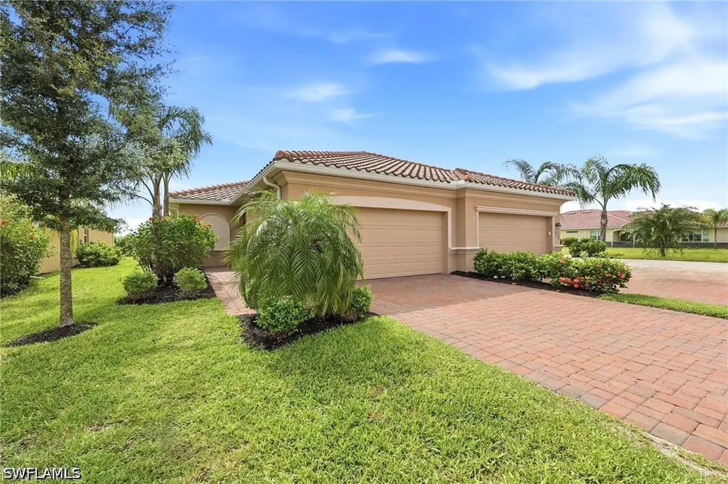 2584 Vine Avenue Naples FL 34120