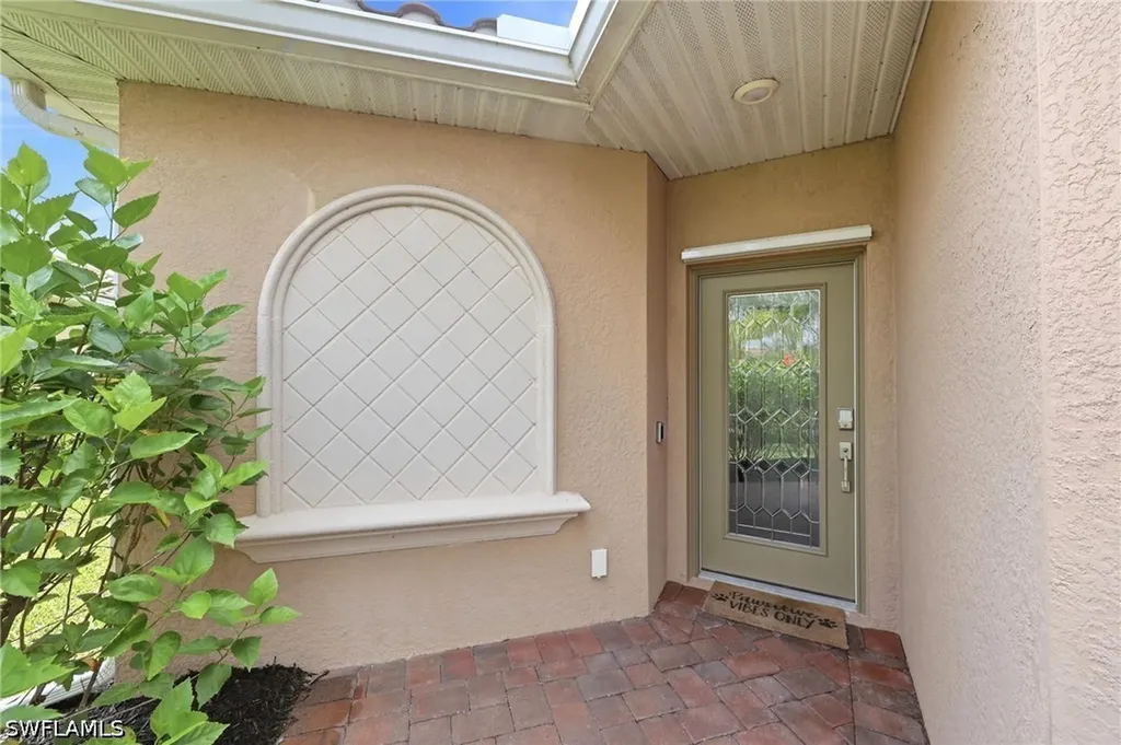 2584 Vine Avenue Naples FL 34120