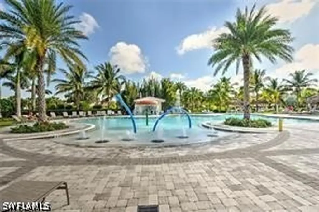 2584 Vine Avenue Naples FL 34120