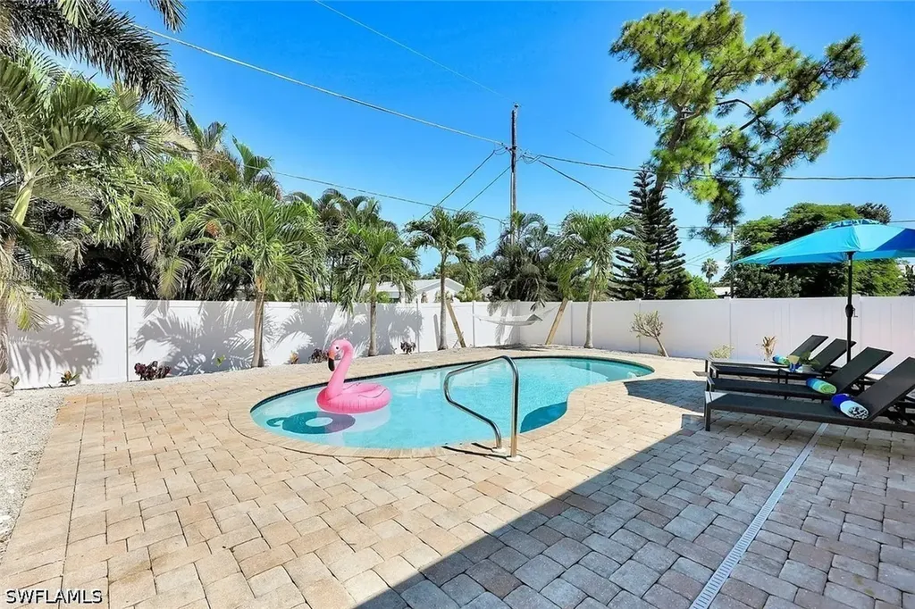 847 98th Avenue N Naples FL 34108