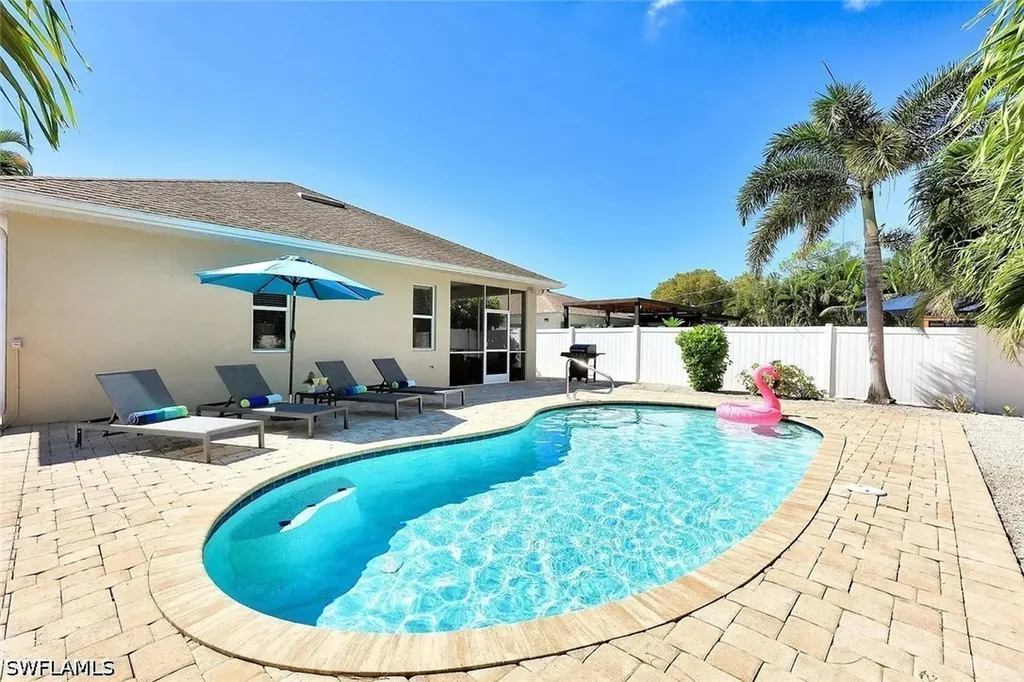 847 98th Avenue N Naples FL 34108