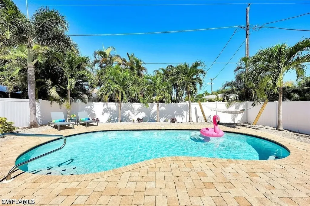 847 98th Avenue N Naples FL 34108