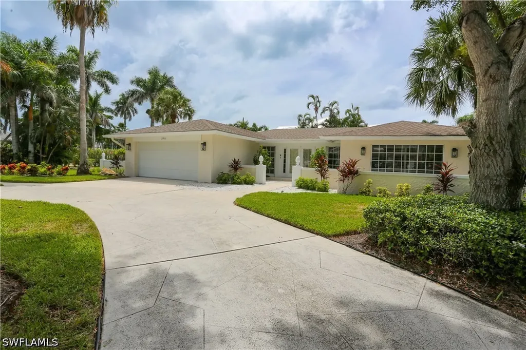 2901 Crayton Road Naples FL 34103