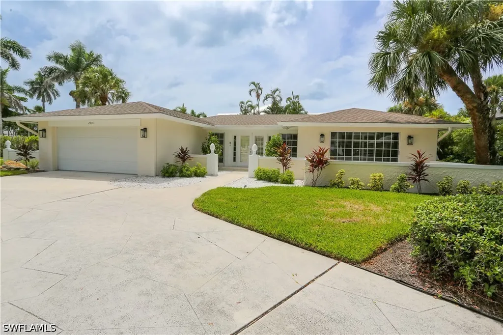 2901 Crayton Road Naples FL 34103
