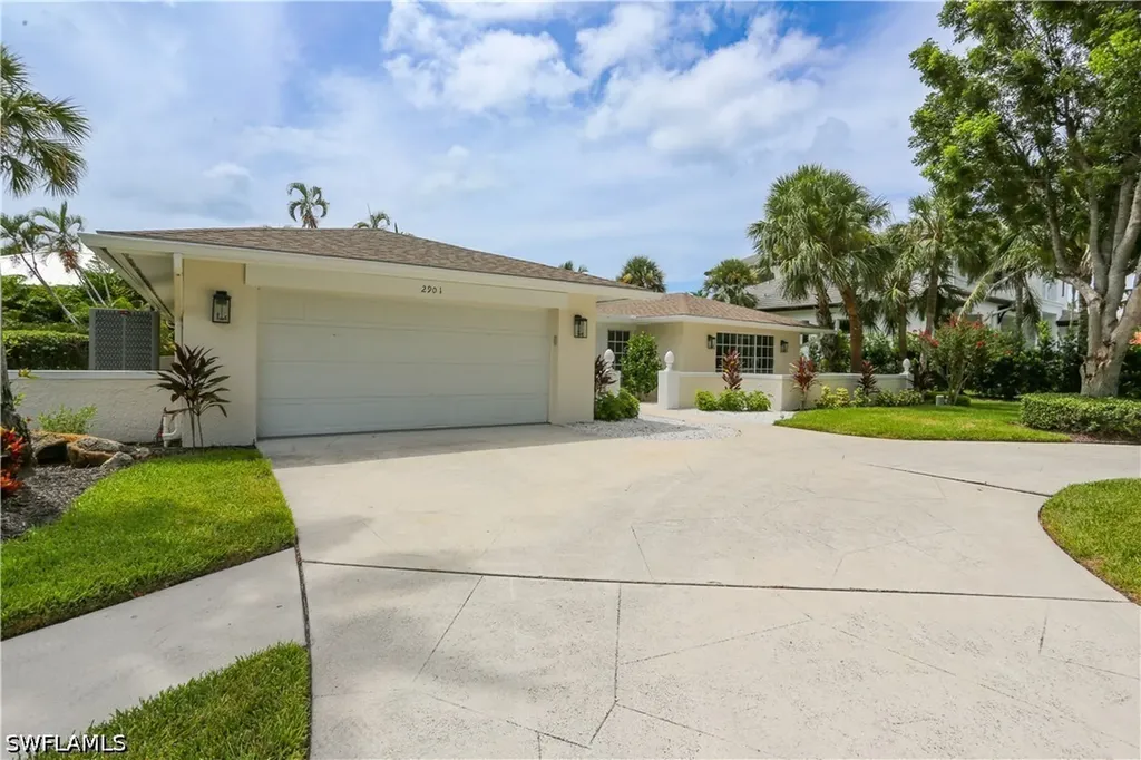 2901 Crayton Road Naples FL 34103