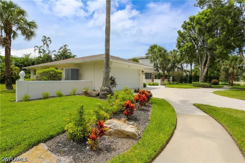2901 Crayton Road Naples FL 34103