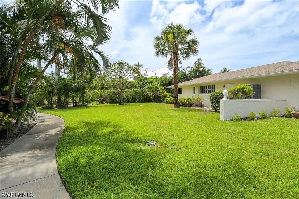 2901 Crayton Road Naples FL 34103