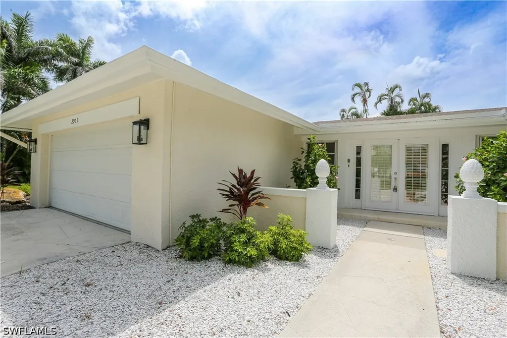2901 Crayton Road Naples FL 34103