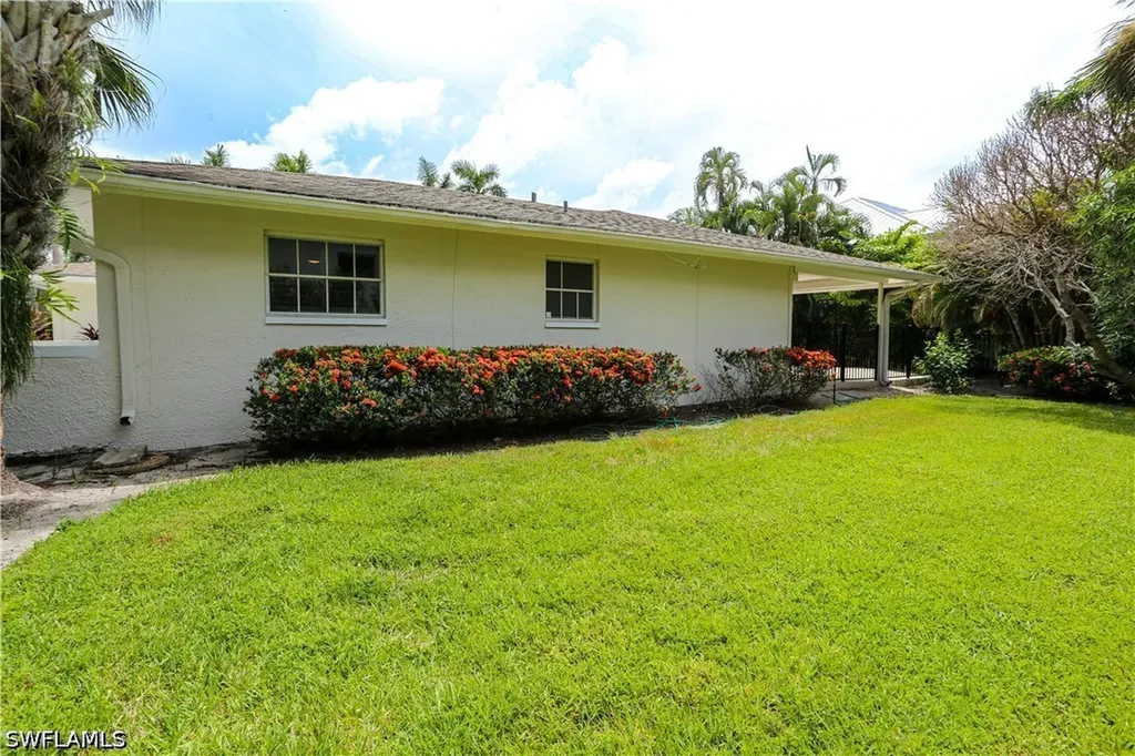 2901 Crayton Road Naples FL 34103