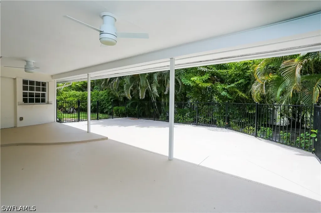 2901 Crayton Road Naples FL 34103