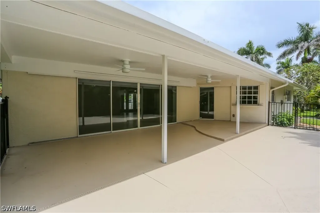 2901 Crayton Road Naples FL 34103