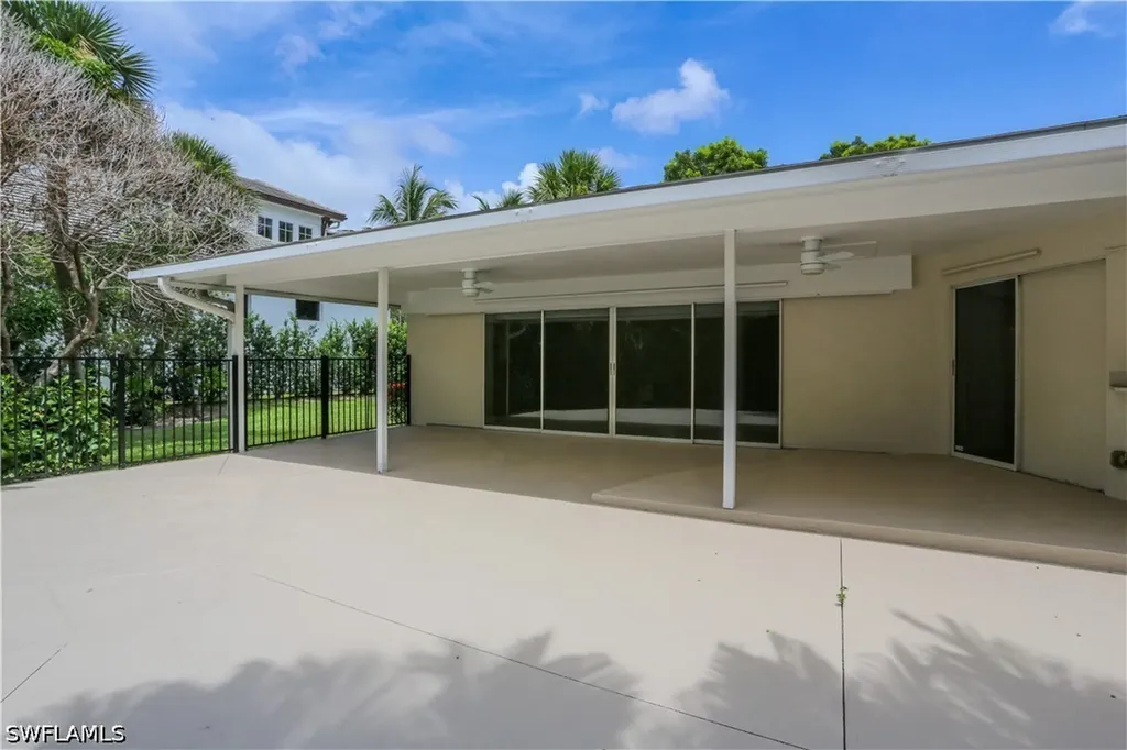 2901 Crayton Road Naples FL 34103