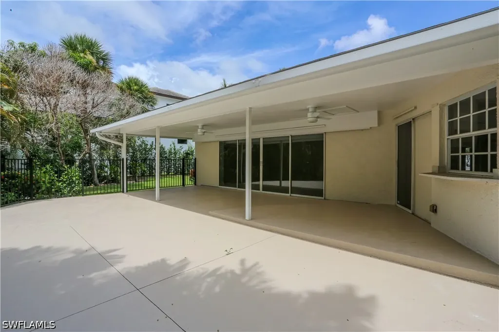 2901 Crayton Road Naples FL 34103