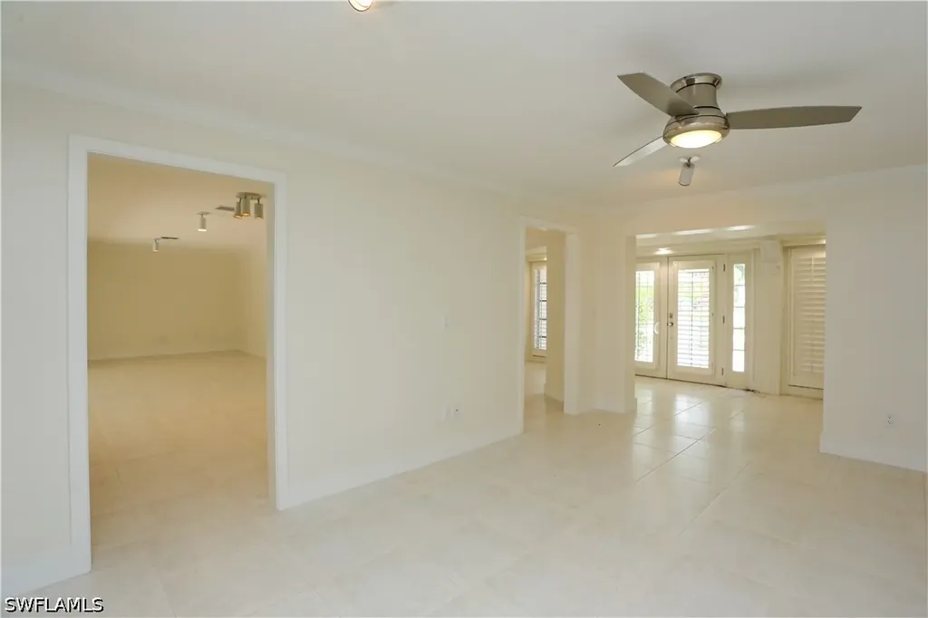 2901 Crayton Road Naples FL 34103
