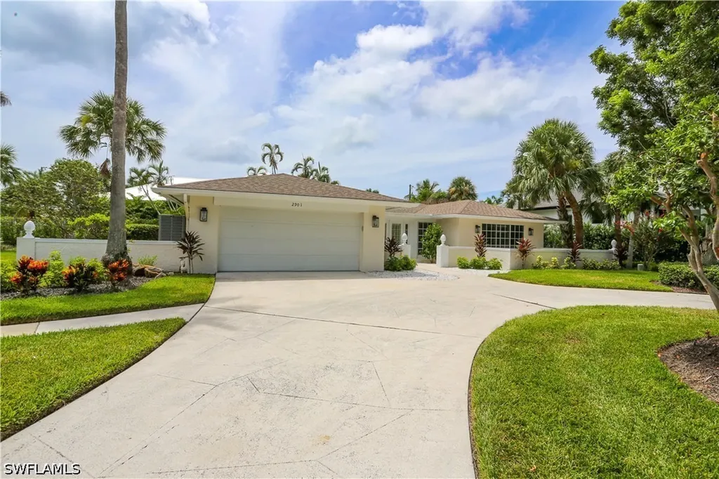 2901 Crayton Road Naples FL 34103