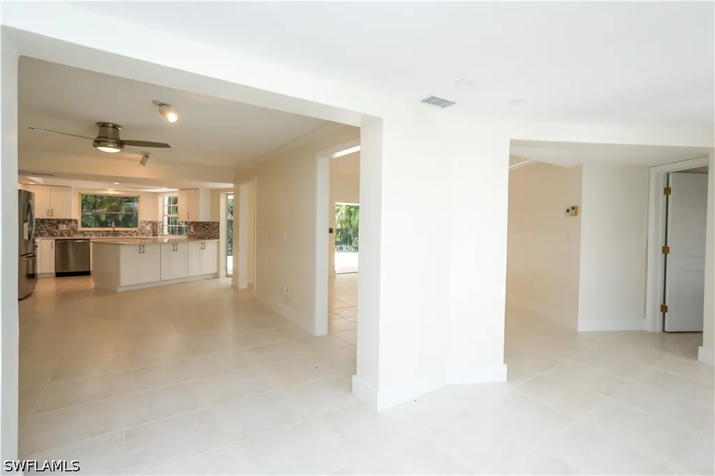 2901 Crayton Road Naples FL 34103
