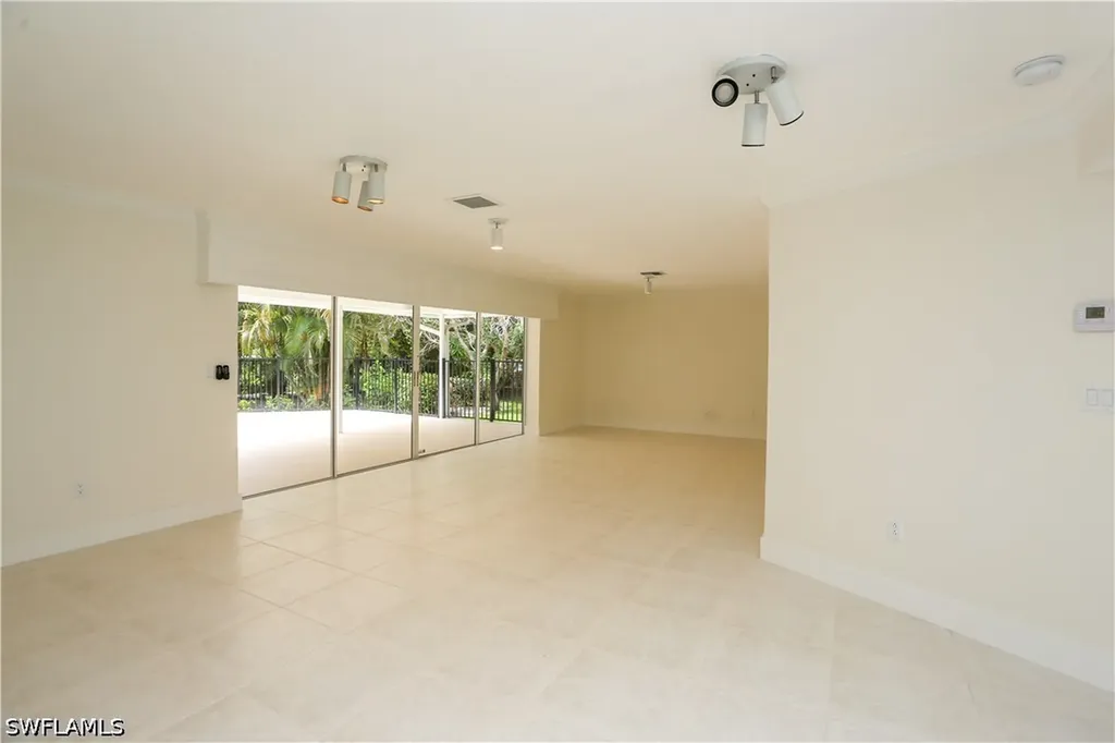 2901 Crayton Road Naples FL 34103