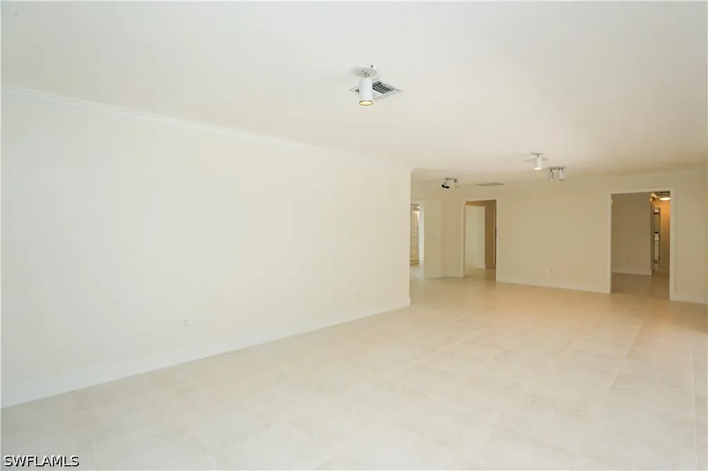 2901 Crayton Road Naples FL 34103