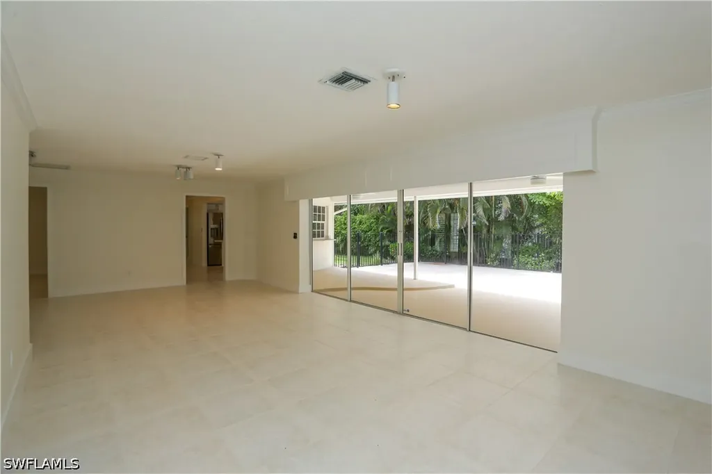 2901 Crayton Road Naples FL 34103