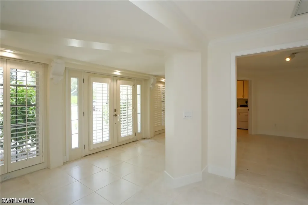 2901 Crayton Road Naples FL 34103