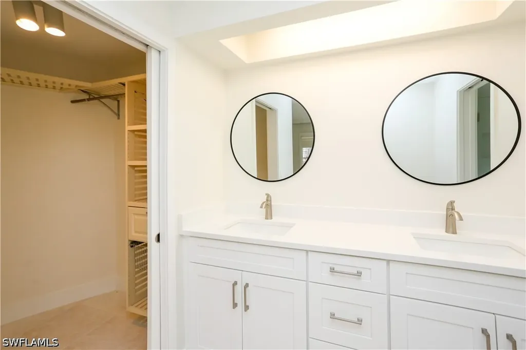 2901 Crayton Road Naples FL 34103
