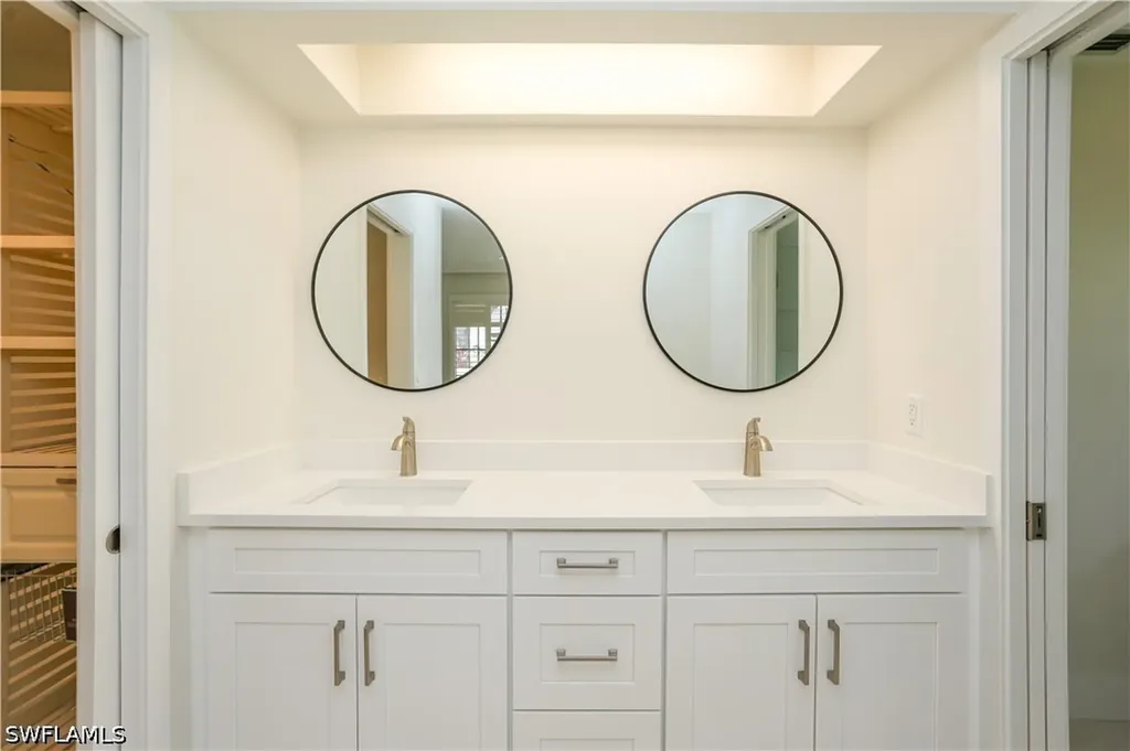 2901 Crayton Road Naples FL 34103