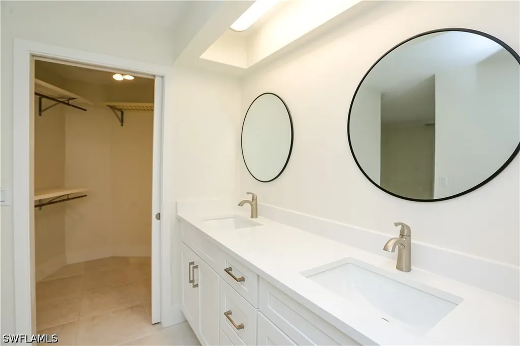 2901 Crayton Road Naples FL 34103