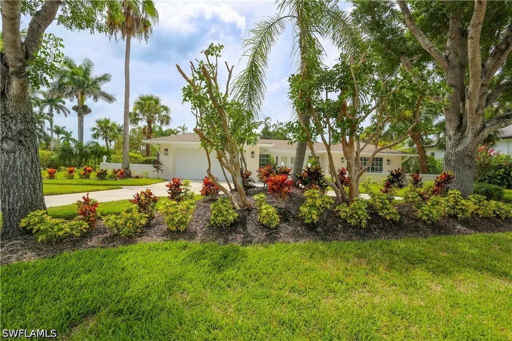 2901 Crayton Road Naples FL 34103