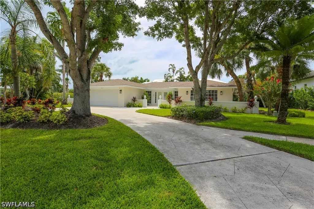 2901 Crayton Road Naples FL 34103