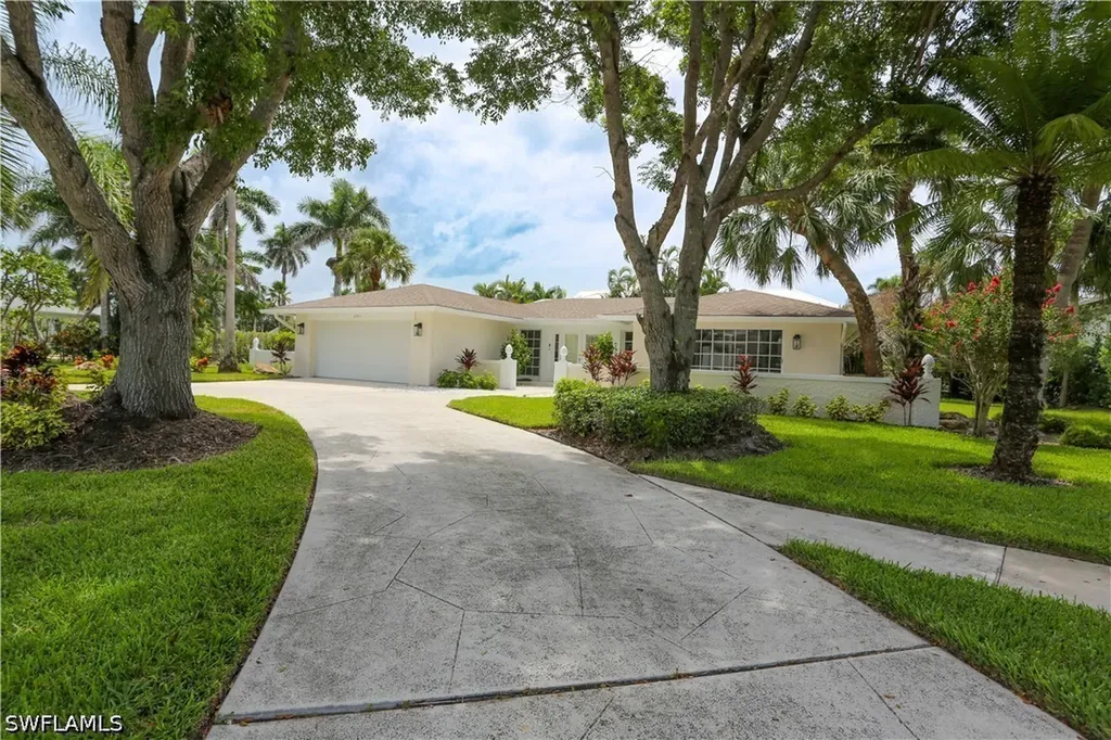 2901 Crayton Road Naples FL 34103