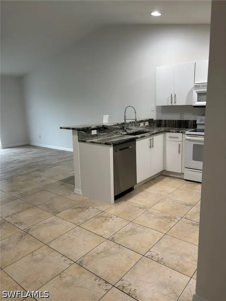 4713 13th Street SW Lehigh Acres FL 33973