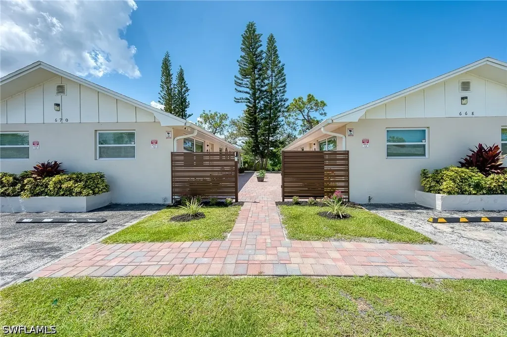 668 97th Avenue N Naples FL 34108
