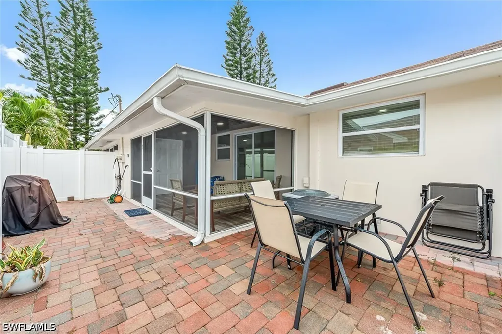 668 97th Avenue N Naples FL 34108