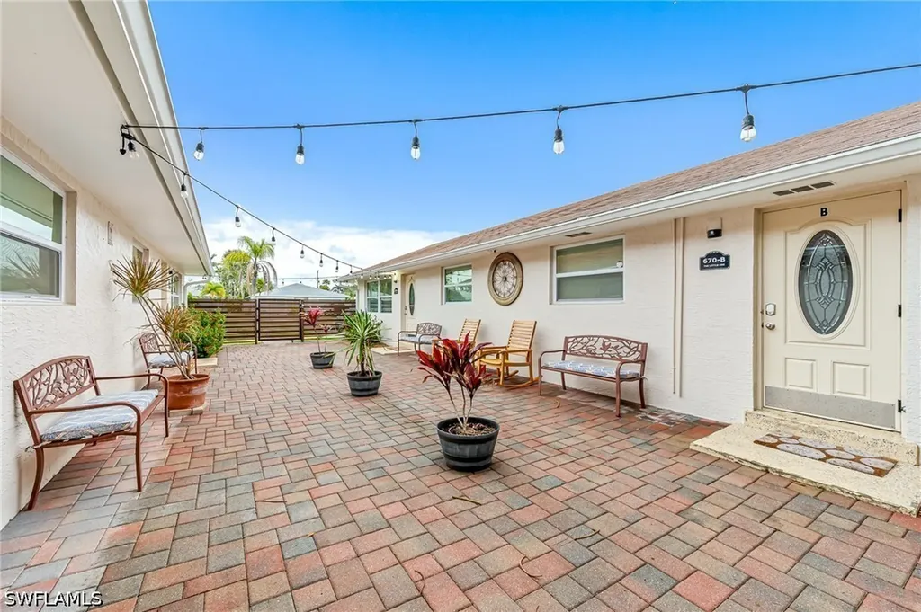 668 97th Avenue N Naples FL 34108