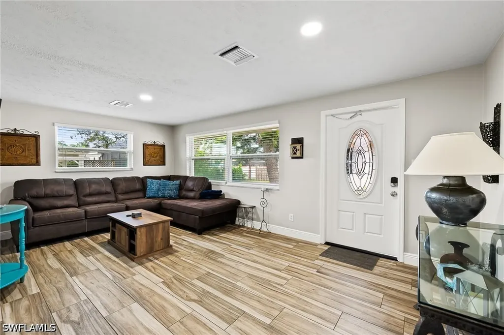 668 97th Avenue N Naples FL 34108
