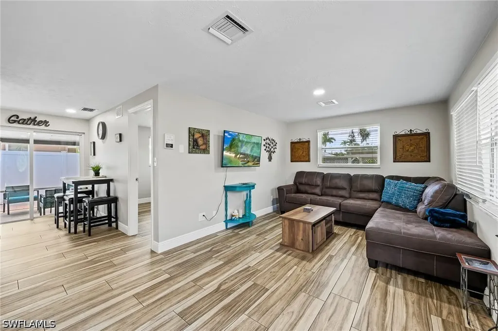 668 97th Avenue N Naples FL 34108