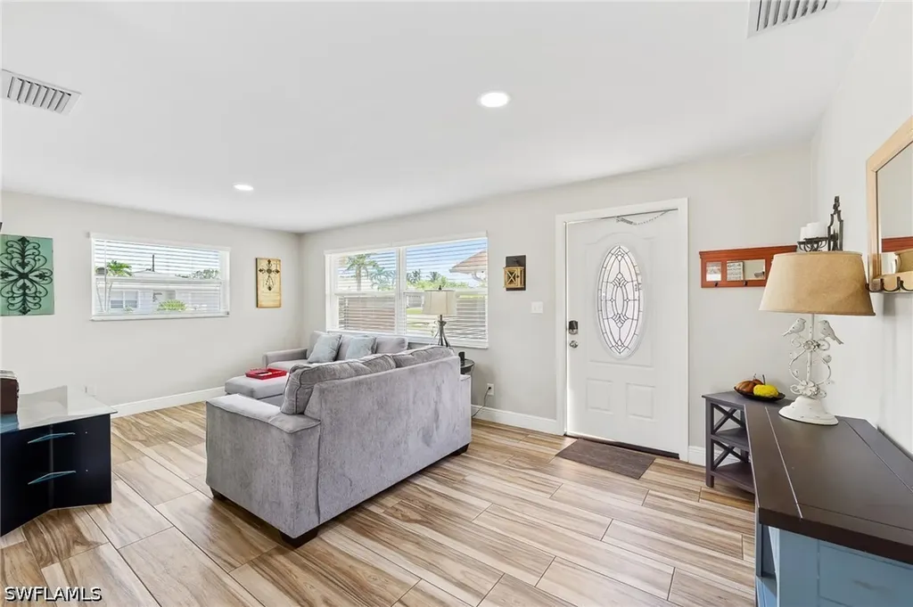 668 97th Avenue N Naples FL 34108