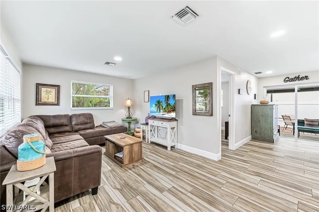 668 97th Avenue N Naples FL 34108