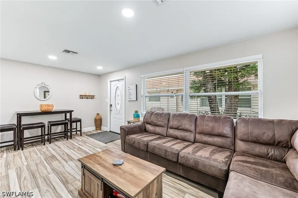 668 97th Avenue N Naples FL 34108