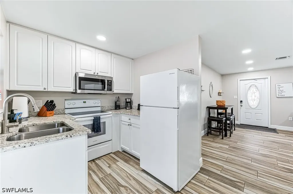 668 97th Avenue N Naples FL 34108