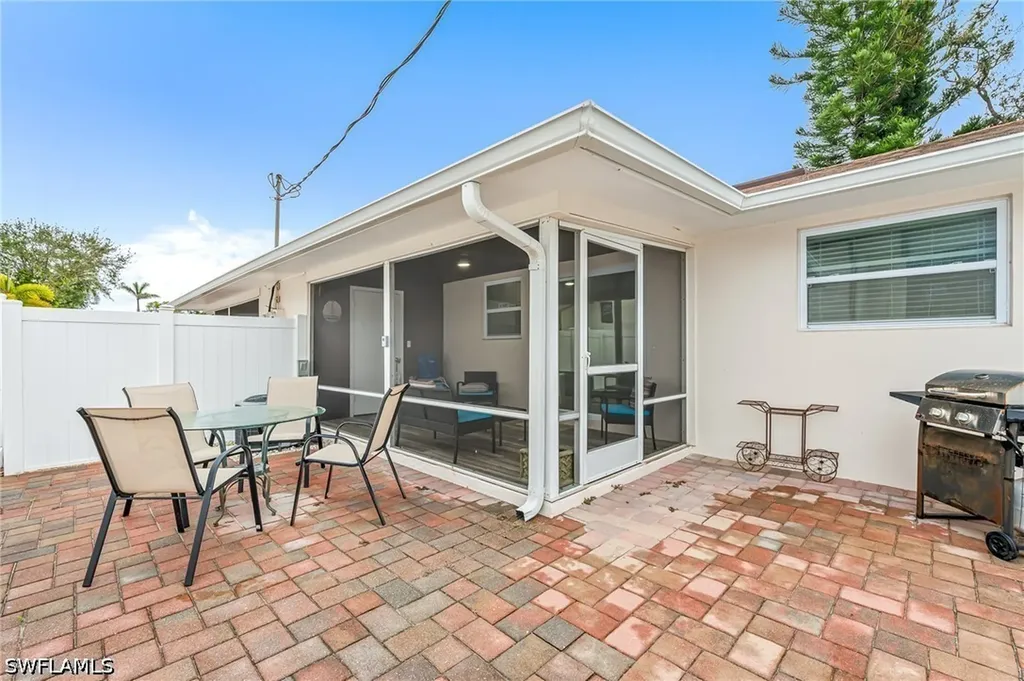 668 97th Avenue N Naples FL 34108