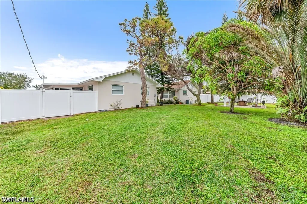 668 97th Avenue N Naples FL 34108