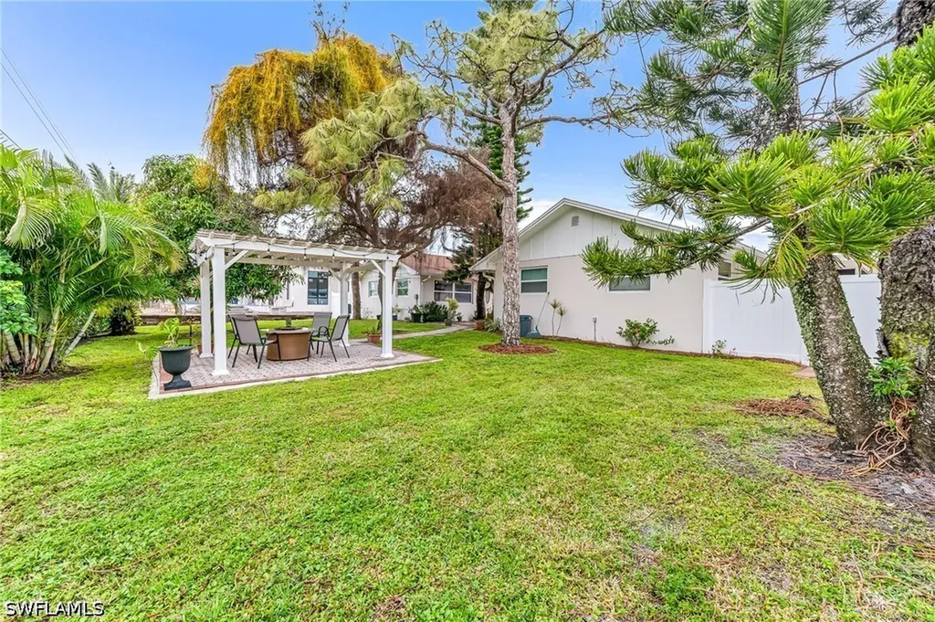 668 97th Avenue N Naples FL 34108