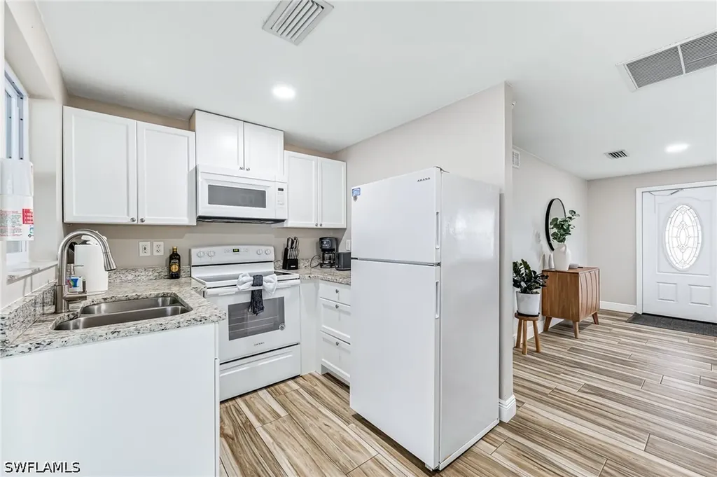 668 97th Avenue N Naples FL 34108