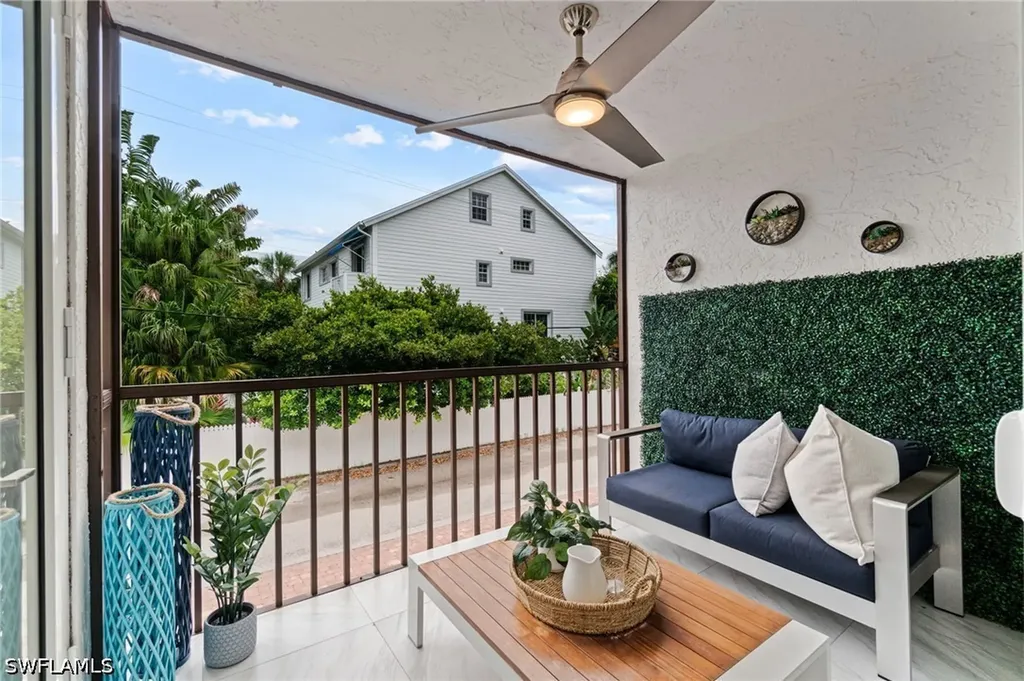 995 9th Avenue S Naples FL 34102