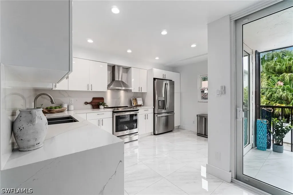 995 9th Avenue S Naples FL 34102