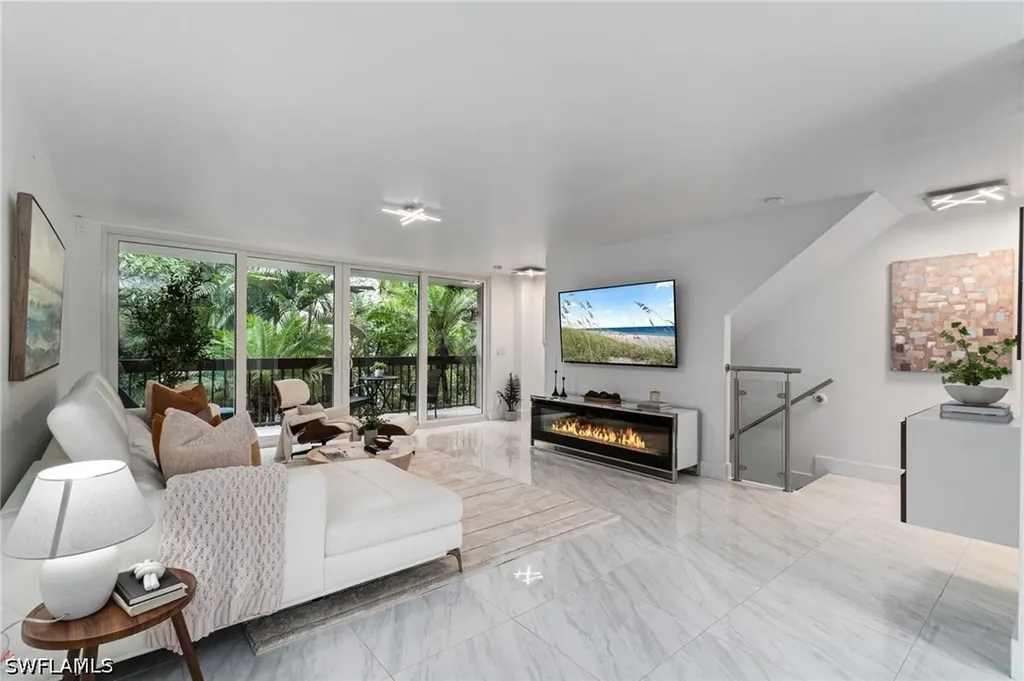 995 9th Avenue S Naples FL 34102