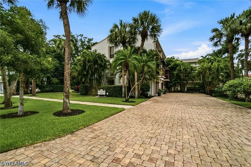 995 9th Avenue S Naples FL 34102